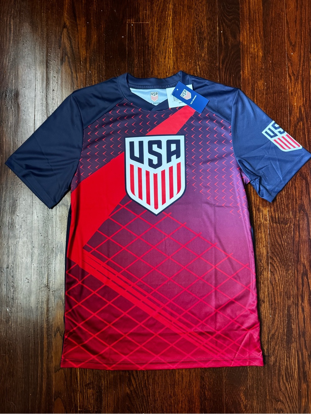 USA Crest Men's Red and Navy Soccer Jersey Size Small